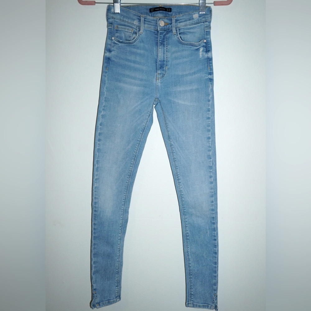 Zara Women’s Light Wash High Rise Skinny Jeans. Size 4. Trafaluc Denimwear.